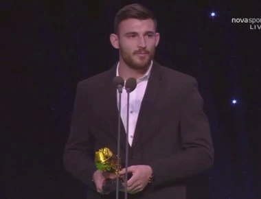 Γκάφα του Δημήτρη Μάνου στα βραβεία ΠΣΑΠ: Ξέχασε το όνομα του… Γκώνια και μετά τον βάφτισε Βαζέχα! (βίντεο)